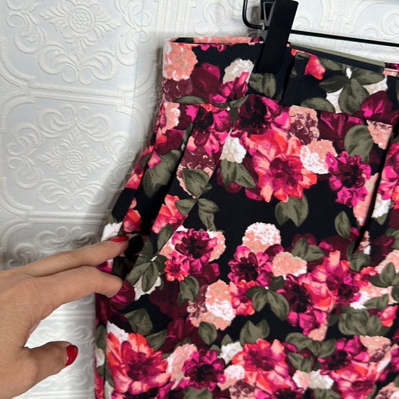 Banana Republic | Floral Print Avery Pants - Picture 12 of 13